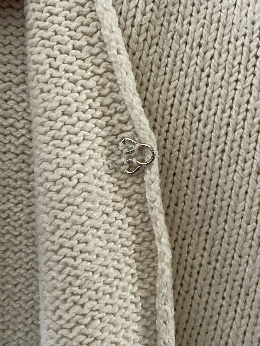 De Base Knit V-Neck Top | Off White - Picture 4 of 4
